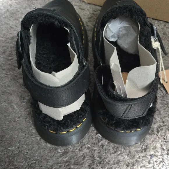 Dr. Martens Black Leather Jorge II Men Shoes Warmair with Faux Fur 012025