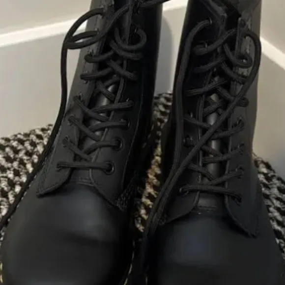 Dr. Martens Black Leather Ladies Size 11 Zavala Combat Moto Streetwear Boots NWT