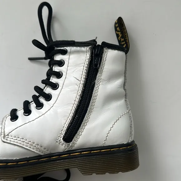 Dr. Martens Kid 1460J White combat classic boots size US11 zipper closure