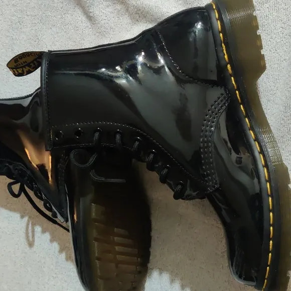 Dr. Martens Women's Classic Patent Combat Boots Size 7