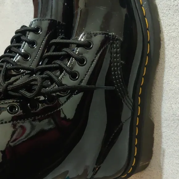 Dr. Martens Women's Classic Patent Combat Boots Size 7