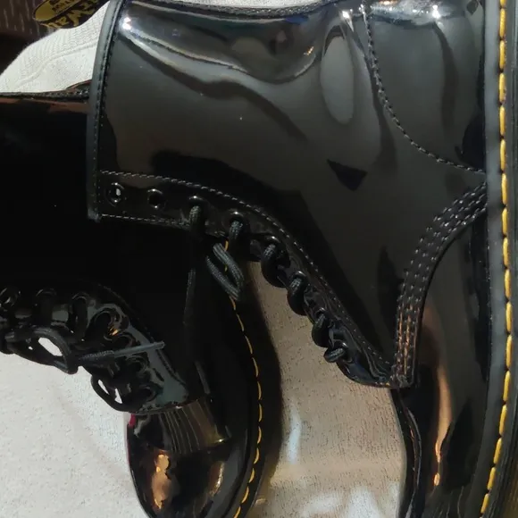 Dr. Martens Women's Classic Patent Combat Boots Size 7