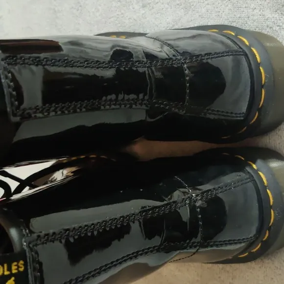 Dr. Martens Women's Classic Patent Combat Boots Size 7