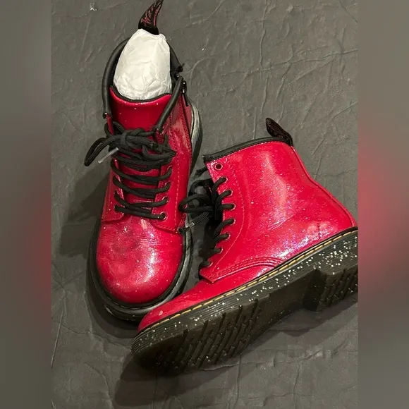 Dr.Mattens Classic Kids unisex red Boots size 13