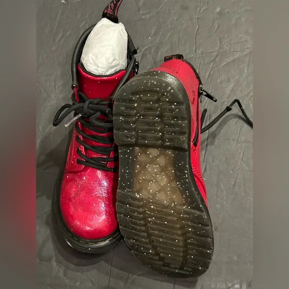 Dr.Mattens Classic Kids unisex red Boots size 13