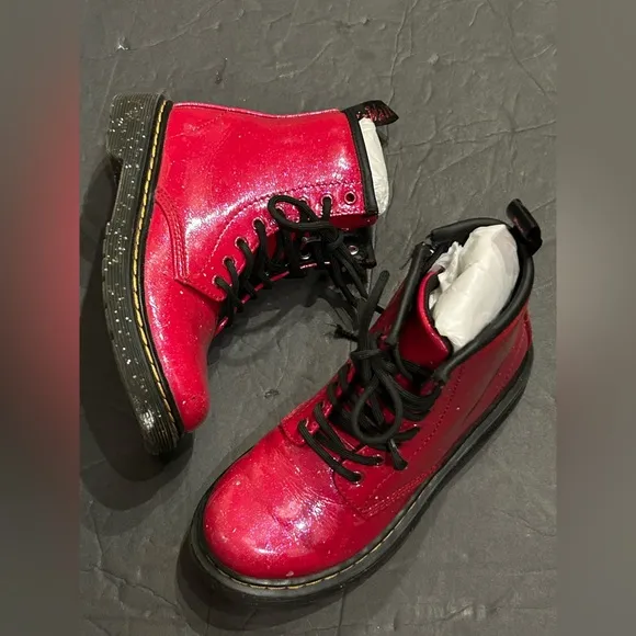Dr.Mattens Classic Kids unisex red Boots size 13