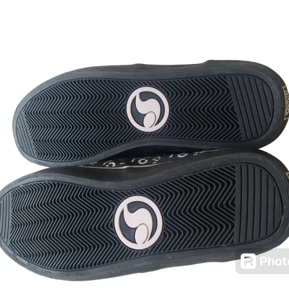 DVS Shoes. Cadence. Black and White. Size 12. Skate Boarding Shoes.