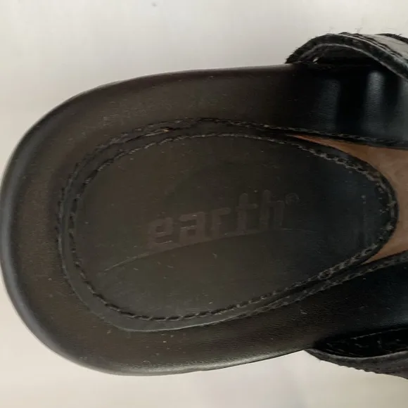 Earth Libra heels sandals womens black 8 eight woven VGUC