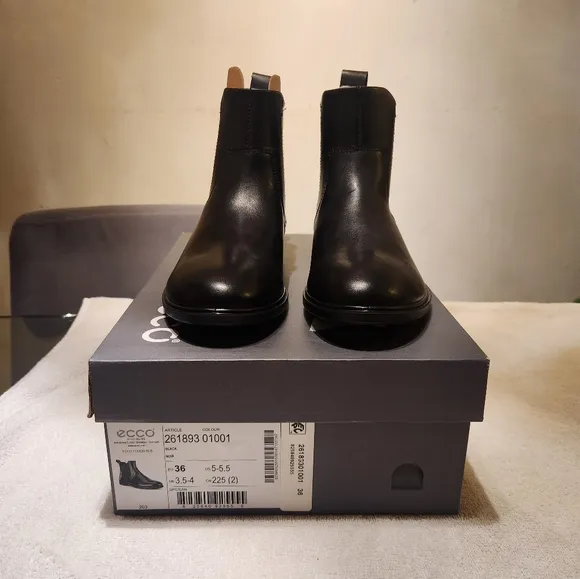 Ecco Black Leather Chelsea Boots