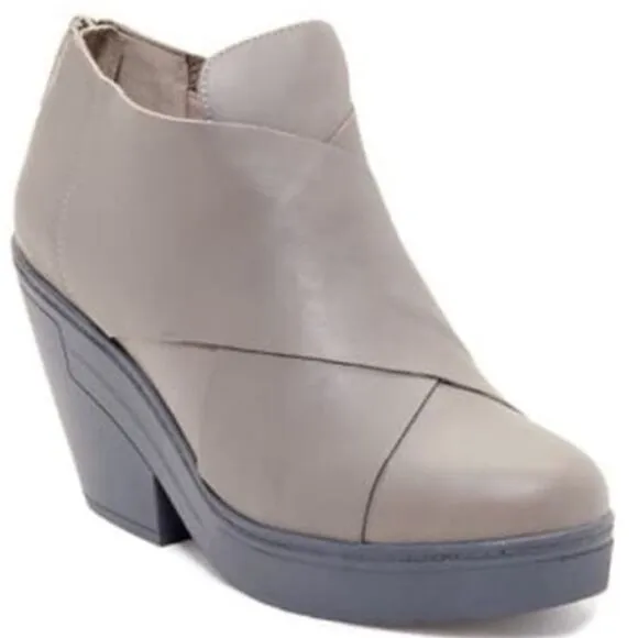 Eileen Fisher Cosmos Bootie Size 10M.  B71