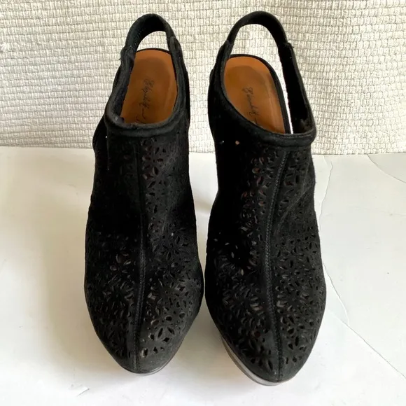 Elizabeth &amp; James Suede Booties 8.5 Perforated Leather Platform Shoes Clogs