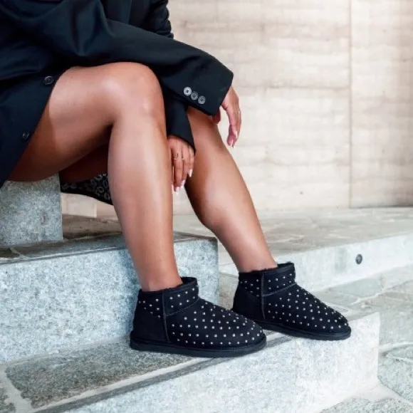 EMU Australia Yilpi Black Studded Ankle Boots size 7