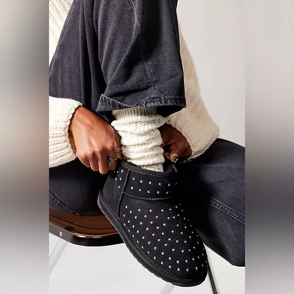 EMU Australia Yilpi Black Studded Ankle Boots size 7