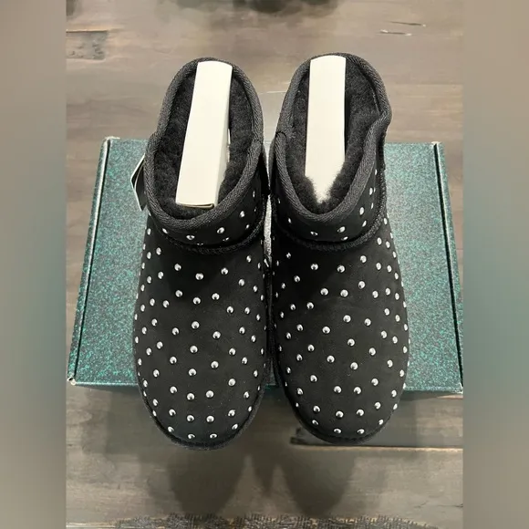 EMU Australia Yilpi Black Studded Ankle Boots size 7