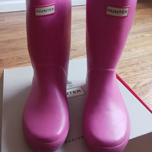 Euc kids size UK 12 pink boots by Hunter