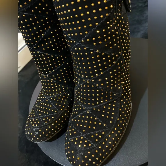 EUC💝Laurence DacadeSuede ankles boots.
