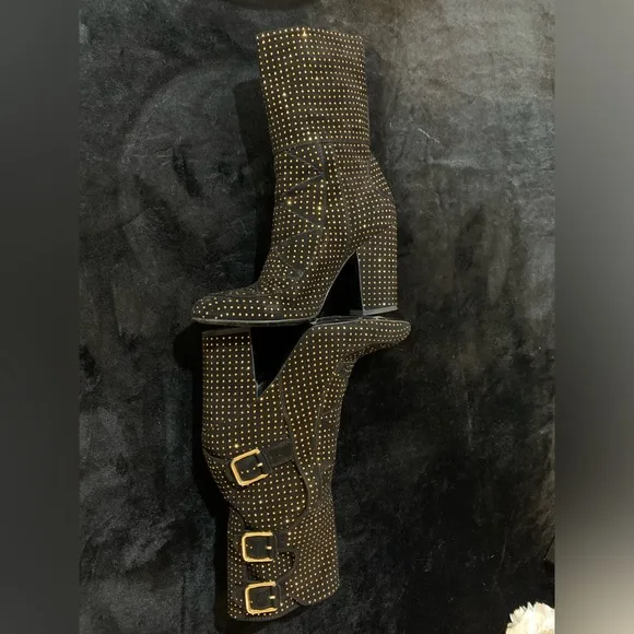 EUC💝Laurence DacadeSuede ankles boots.