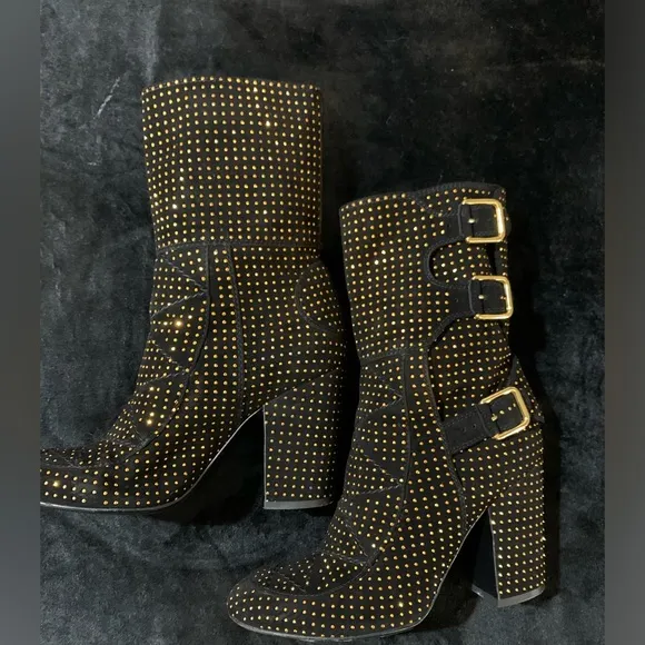 EUC💝Laurence DacadeSuede ankles boots.
