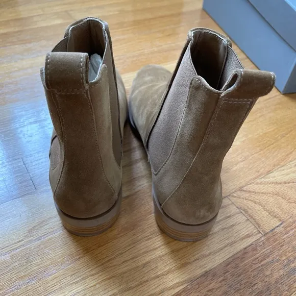 Everlane tan suede chelsea boots