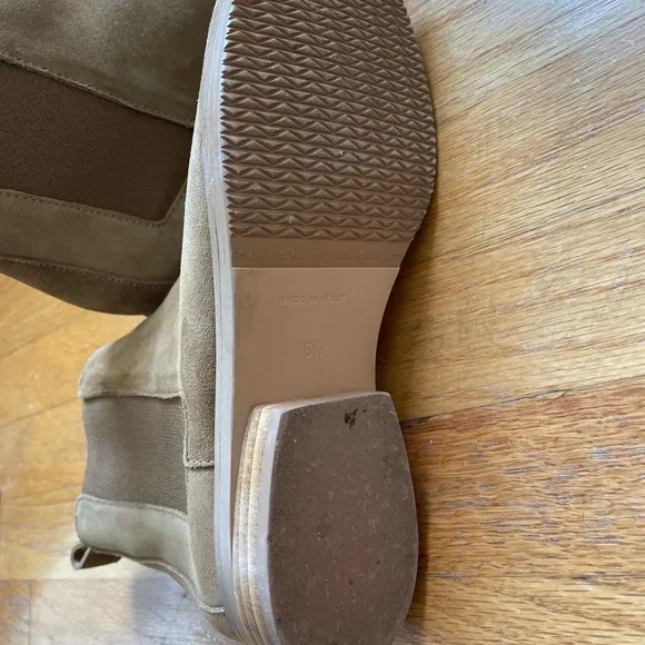 Everlane tan suede chelsea boots