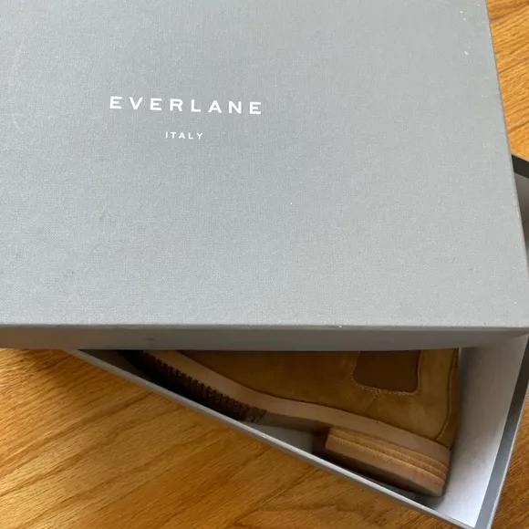 Everlane tan suede chelsea boots