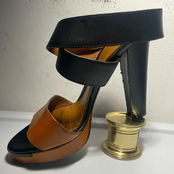 FENDI shoes / FENDI platform heels / colors black / brown sz 38 as is