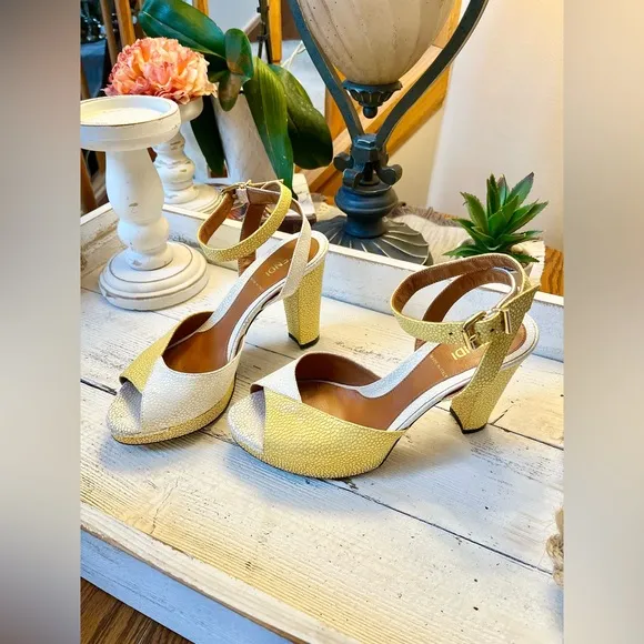 Fendi White Yellow Stingray Embossed Leather Ankle Strap Platform Sandal