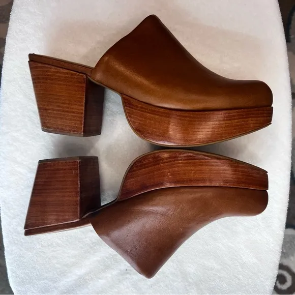 Fortress Ava Clog Mule in Whiskey Size 40