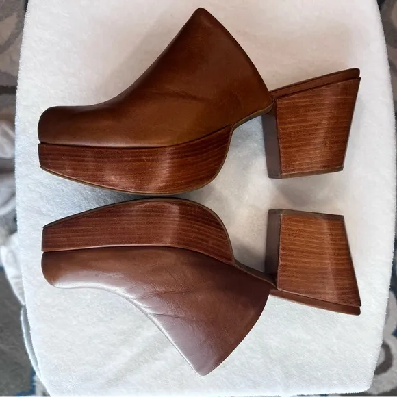 Fortress Ava Clog Mule in Whiskey Size 40