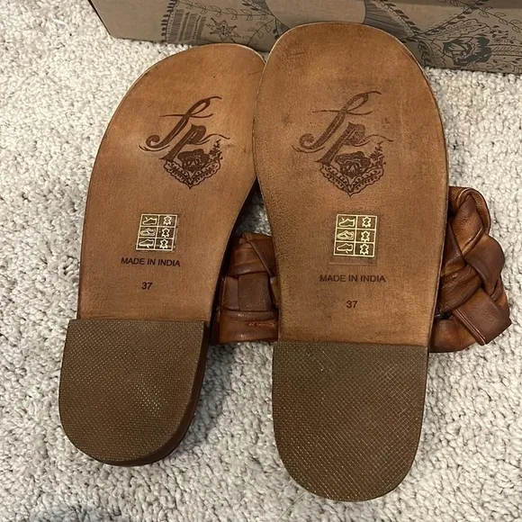 FREE PEOPLE Woven River Sandals Tan New in Box Size 7