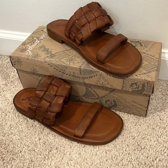 FREE PEOPLE Woven River Sandals Tan New in Box Size 7