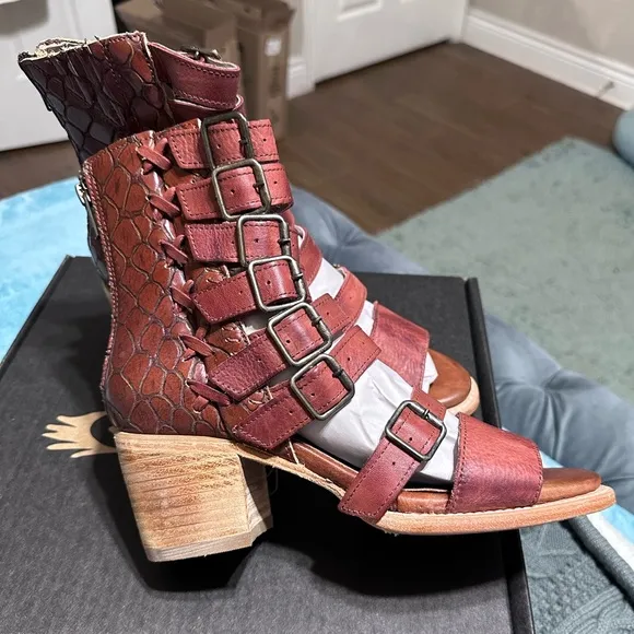 FREEBIRD COUNTRY Rust Snake size 8 leather boots Strappy sandals shoes 8.5 9