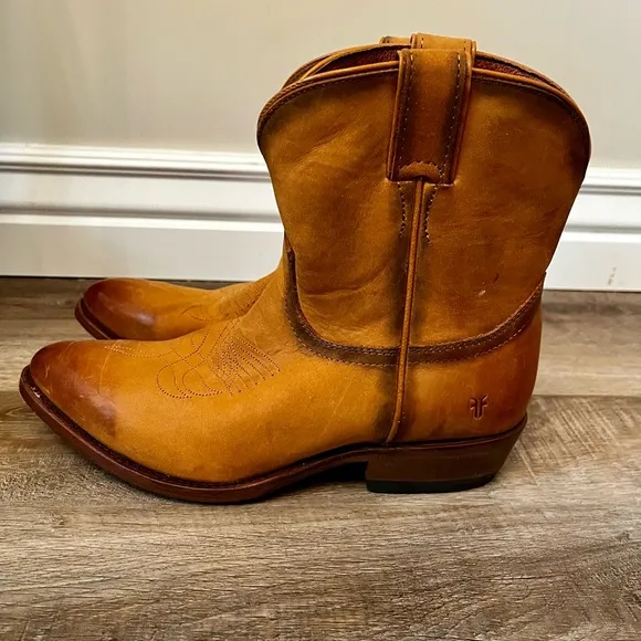 FRYE Cognac Leather Western Boots with Distressed Finish brand new.