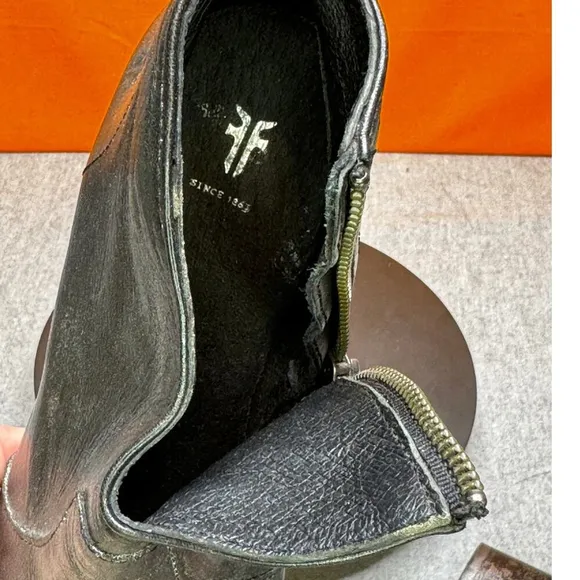 FRYE Nora Ankle Bootie Zip Black Silver Metallic Size 6 B Pre Loved