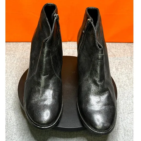 FRYE Nora Ankle Bootie Zip Black Silver Metallic Size 6 B Pre Loved