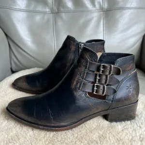 FRYE Ray Belted-STO Leather Boots Sz 8 Black Distressed Zipper Buckles Western