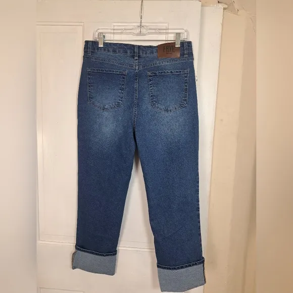 Frye Women's High-Rise Cuffed Crop Jeans Amari Wash Size 8/29 NWT