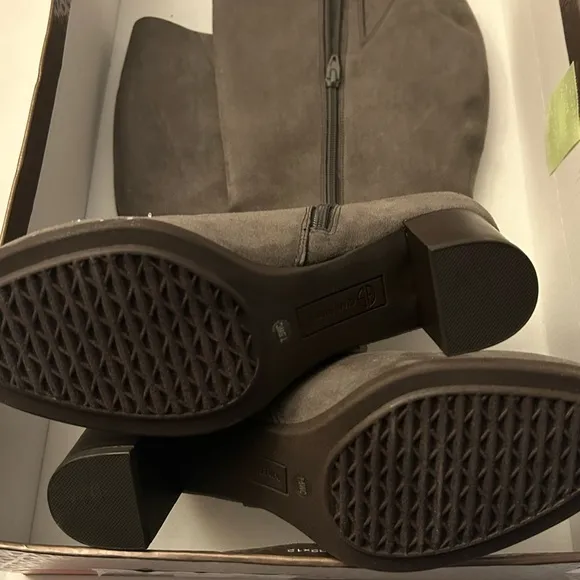Giani Bernini Gray Suede Leather Boots 7.5  NEW