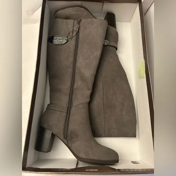 Giani Bernini Gray Suede Leather Boots 7.5  NEW