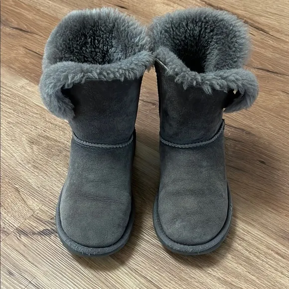 Girls gray suede UGG boots, size 4
