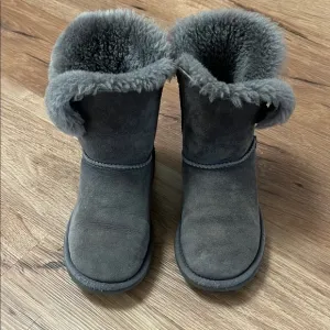Girls gray suede UGG boots, size 4