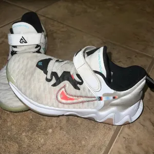 Girls Nike Giannis Immortality Shoes, Size 3Y