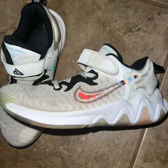Girls Nike Giannis Immortality Shoes, Size 3Y