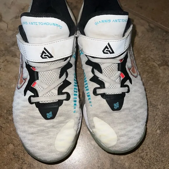 Girls Nike Giannis Immortality Shoes, Size 3Y