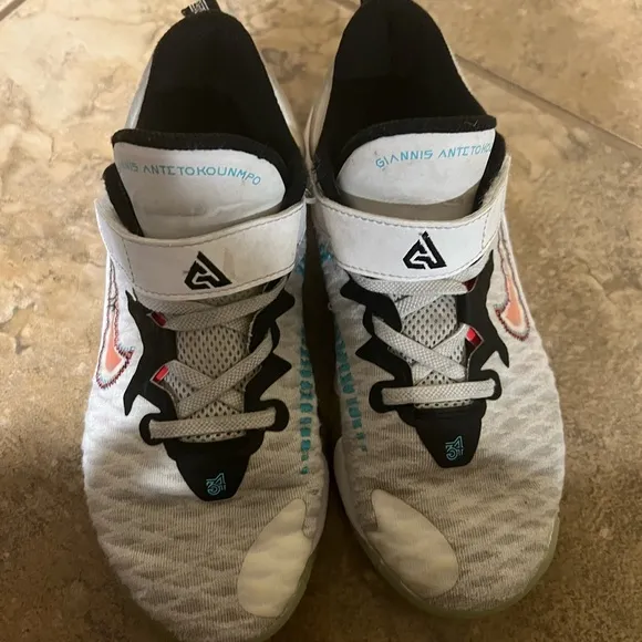 Girls Nike Giannis Immortality Shoes, Size 3Y