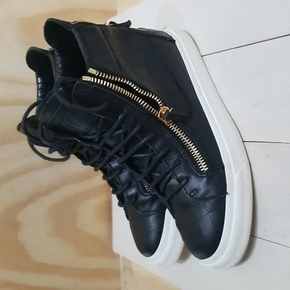 Giuseppe Zanotti   Leather Sneakers Gold Double Zipper Wmn's size 7.5 , EU 37.5