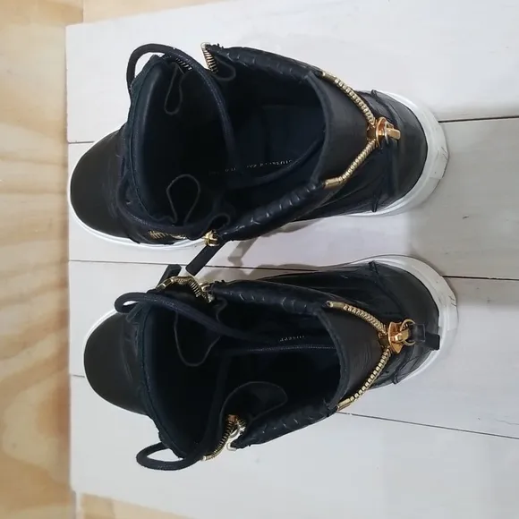 Giuseppe Zanotti   Leather Sneakers Gold Double Zipper Wmn's size 7.5 , EU 37.5