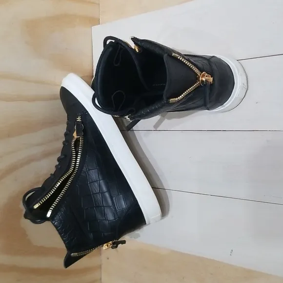 Giuseppe Zanotti   Leather Sneakers Gold Double Zipper Wmn's size 7.5 , EU 37.5