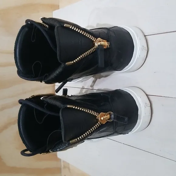 Giuseppe Zanotti   Leather Sneakers Gold Double Zipper Wmn's size 7.5 , EU 37.5
