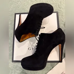 Gucci Betty Lace-Up Platform Booties Black Suede Size 39